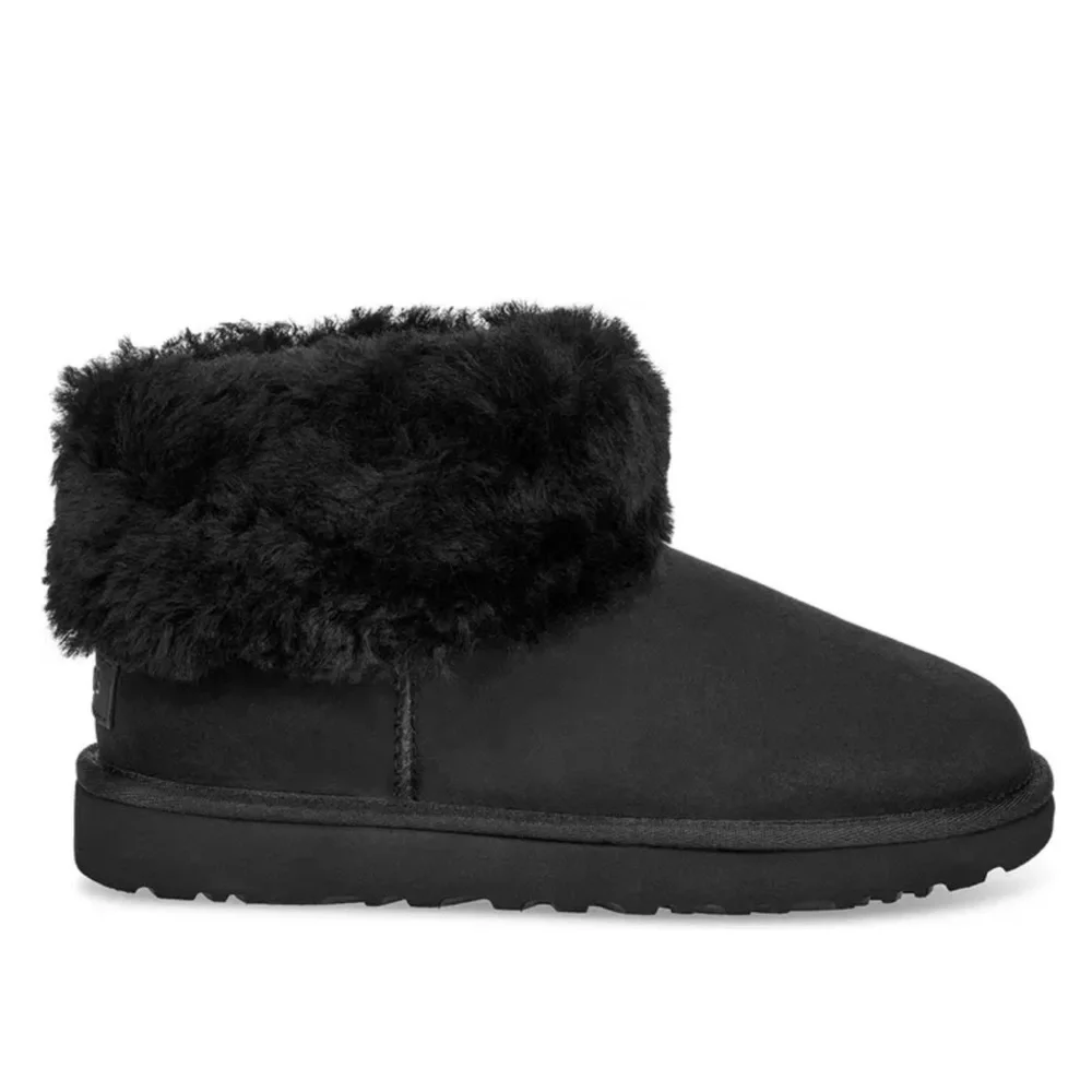 UGG Women’s Short Fluff Black Ankle Boots Size 6 NWT